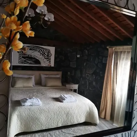 Casinha De Pedra *