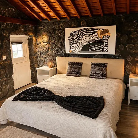 Casinha De Pedra *