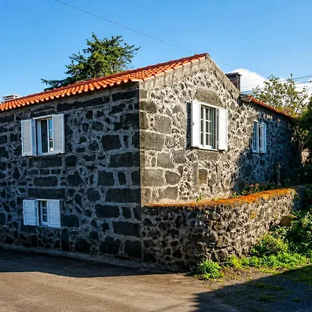 Casinha De Pedra *