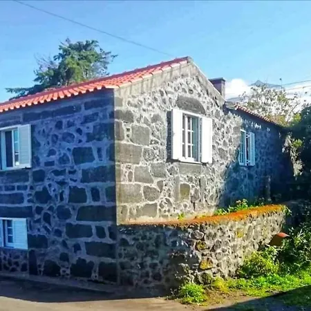 Casinha De Pedra *